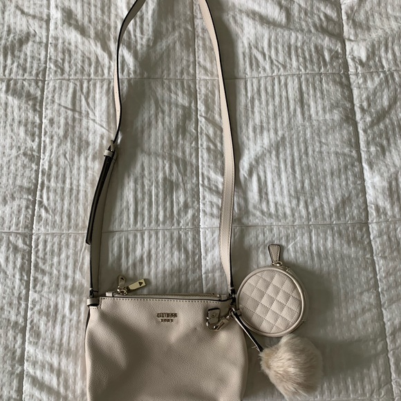 SOLD!!!  GUESS Crossbody Purse - Picture 3 of 5
